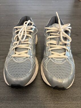 Saucony Women's Gray and White Athletic Running Shoes